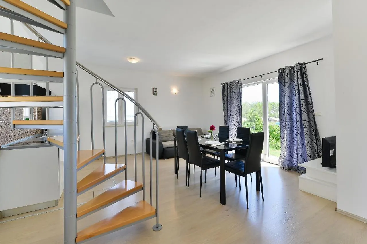 Apartments By The Sea Nin, Zadar - 13172 Croatia